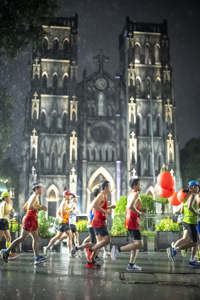 kqbd lu Giải Marathon Quốc tế Hà Nội Techcombank Mùa 3: Hành trình tinh thần kiên định